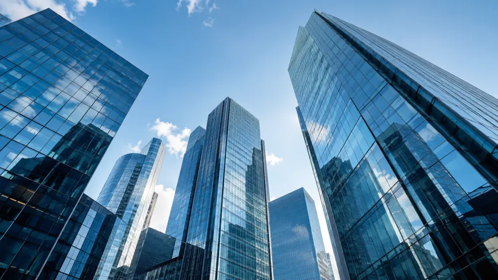 Prédios comerciais em área empresarial
